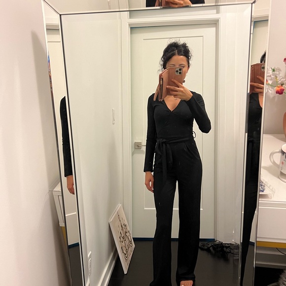 One piece romper from pretty little thing - Picture 2 of 5